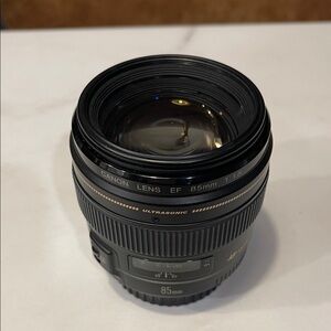 Canon EF 85mm f/1.8 USM Ultrasonic Lens